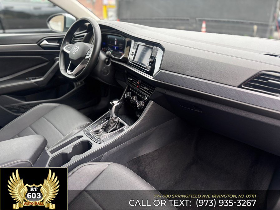 Used 2024 Volkswagen Jetta SE FWD image 15
