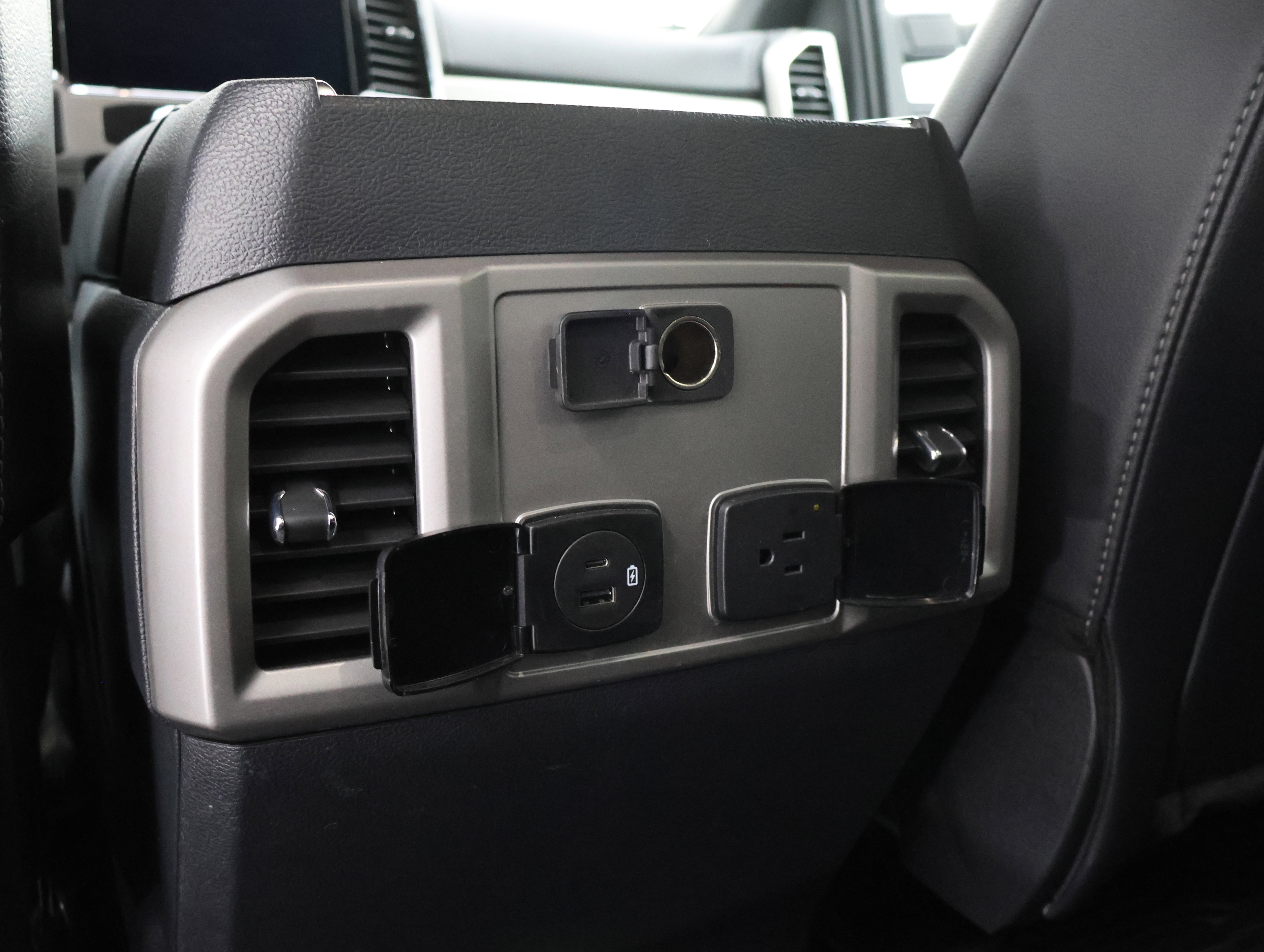 Used 2022 Ford F350 Lariat w/ Lariat Ultimate Package image 36