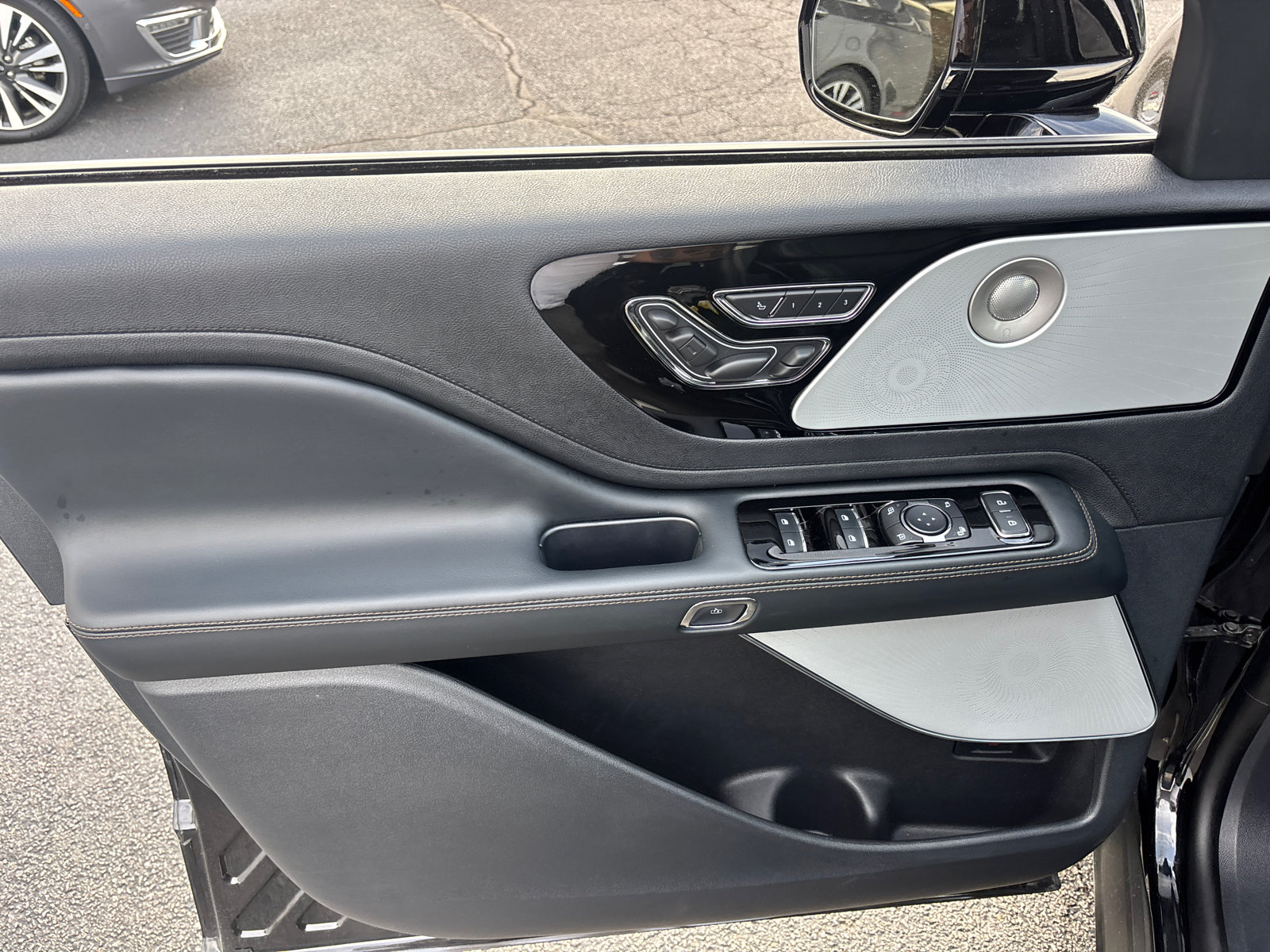 New 2026 Lincoln Aviator Reserve AWD/4WD image 11