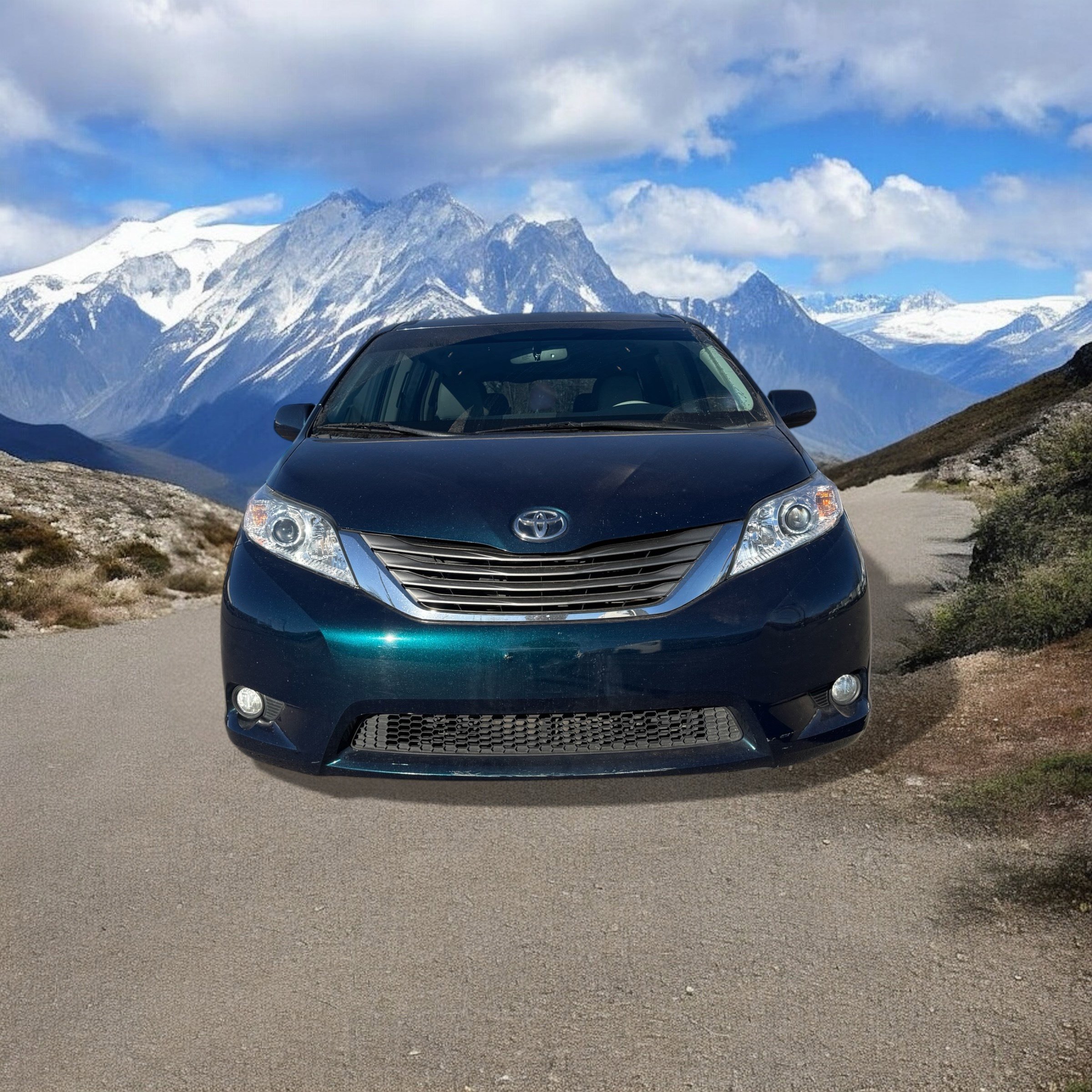 Used 2012 Toyota Sienna XLE image 8