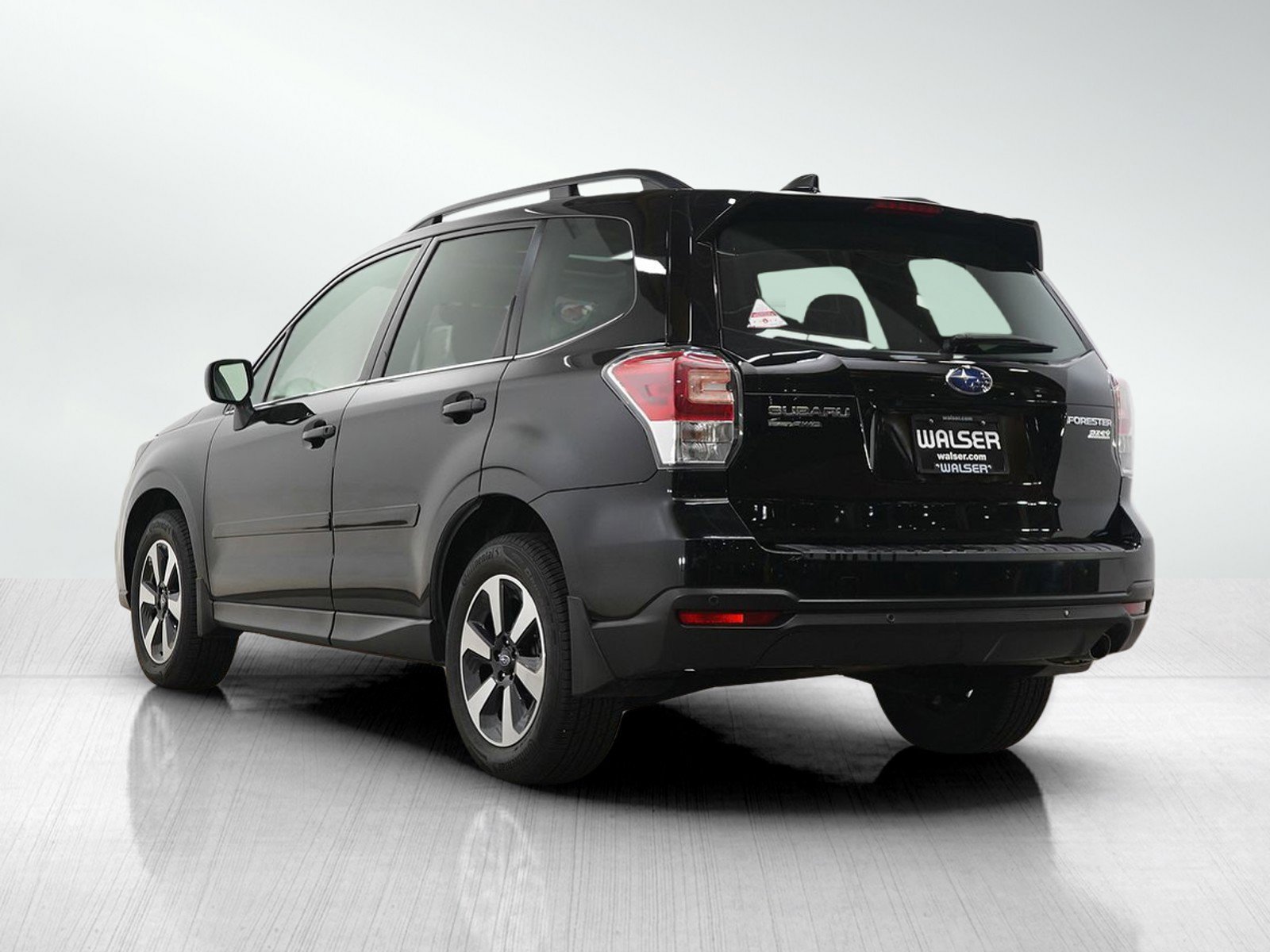 Used 2017 Subaru Forester 2.5i Limited AWD/4WD image 2