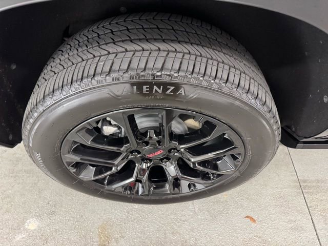 Used 2025 GMC Yukon Denali w/ Sun & Power Step Package image 4