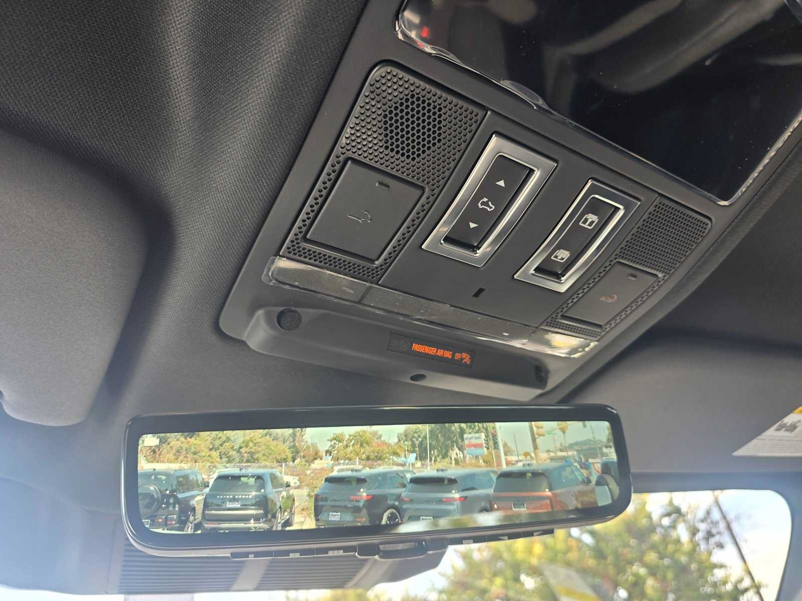 New 2026 Land Rover Defender 110 X-Dynamic SE AWD/4WD image 34