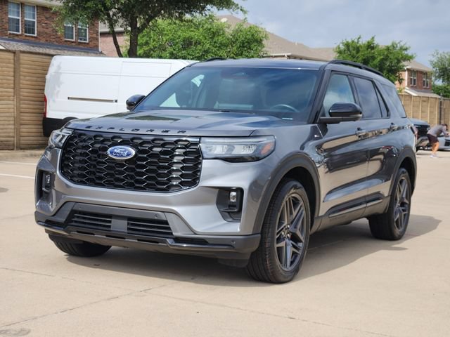 Used 2025 Ford Explorer ST-Line w/ ST-Line Street Pack AWD/4WD image 12