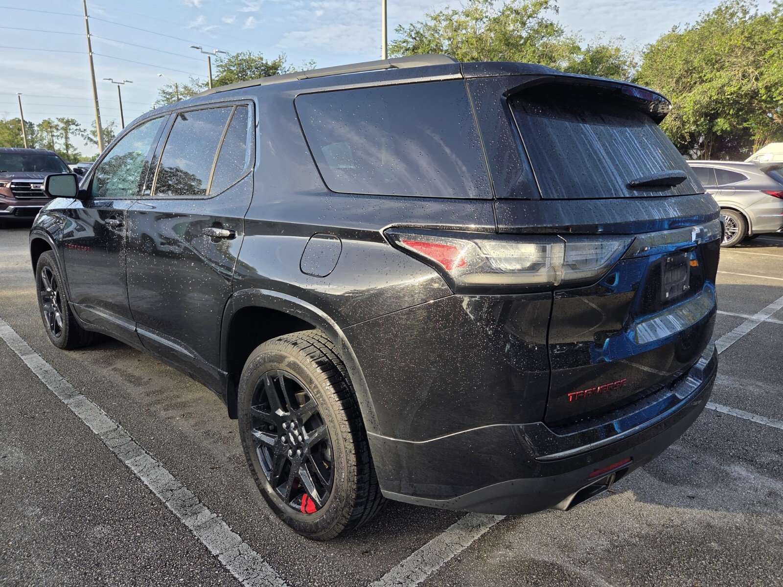 Used 2021 Chevrolet Traverse Premier w/ Redline Edition FWD image 3