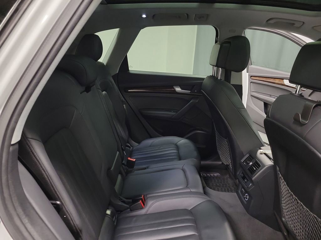 Used 2020 Audi Q5 Prestige w/ Prestige Package image 24