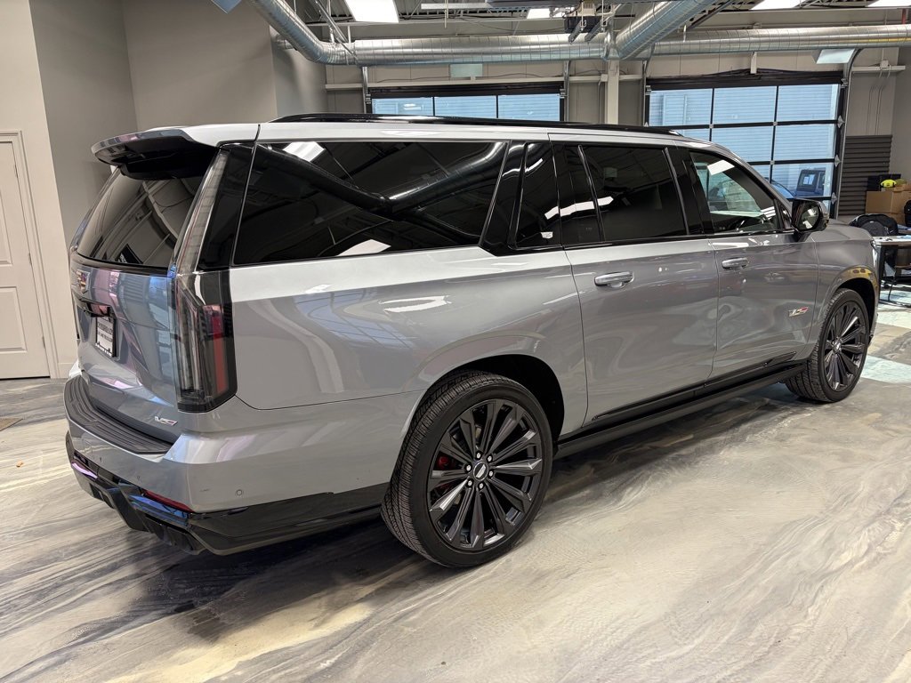 Used 2025 Cadillac Escalade ESV V image 45