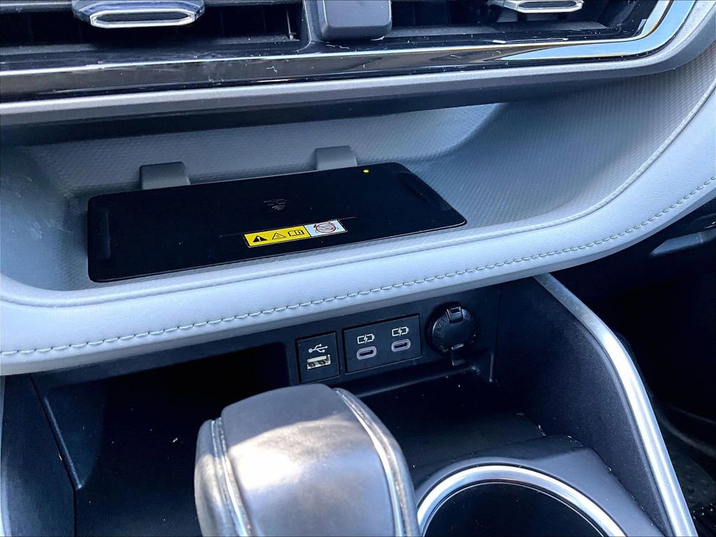 Used 2023 Toyota Highlander XLE AWD/4WD image 28