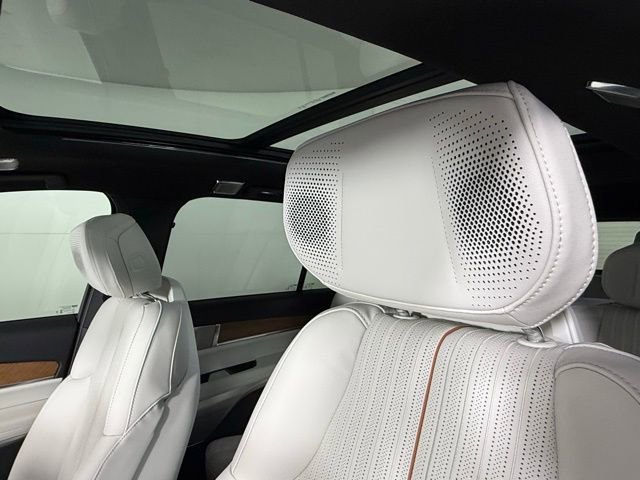 New 2026 Cadillac Vistiq Luxury image 9