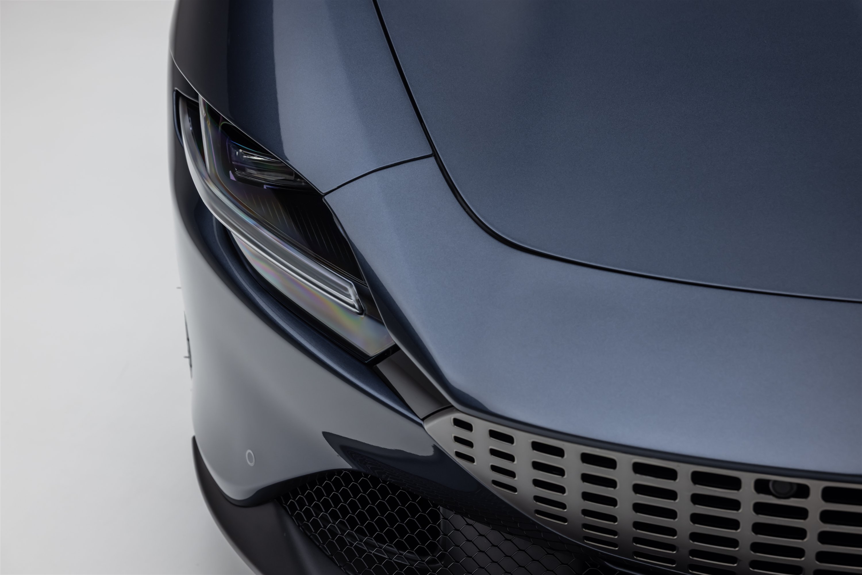 Used 2025 Ferrari Roma Spider RWD image 17