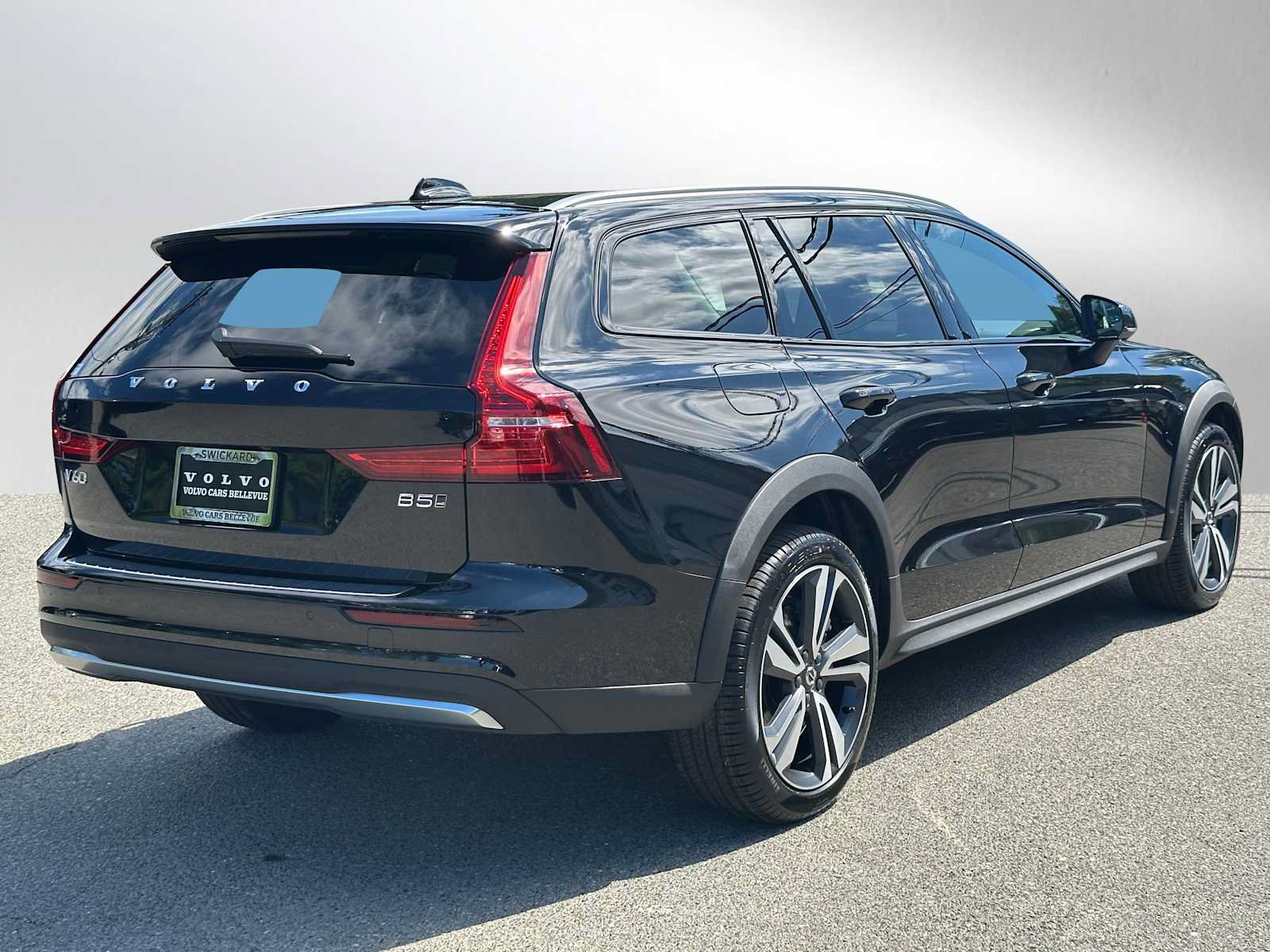 New 2026 Volvo V60 B5 Cross Country Plus w/ Protection Package Premier AWD/4WD image 3