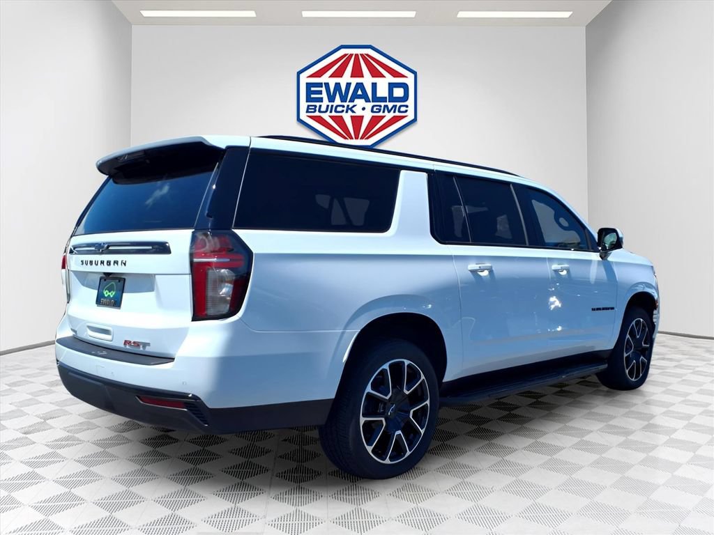 Certified 2023 Chevrolet Suburban RST w/ Luxury Package AWD/4WD image 4