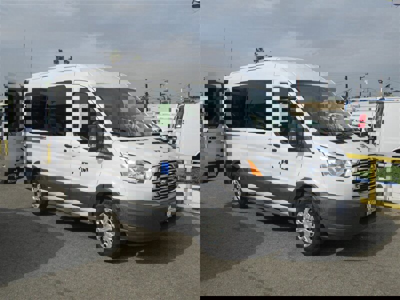 Used 2018 Ford Transit 150 XLT image 5