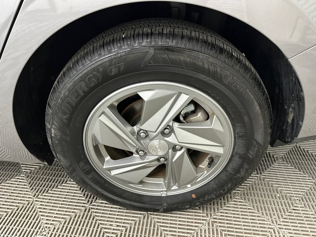 Used 2026 Hyundai Elantra SE w/ Cargo Package FWD image 18