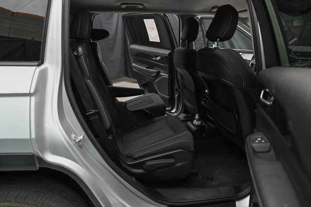 Used 2022 Jeep Grand Cherokee L Laredo w/ Luxury Tech Group I image 18