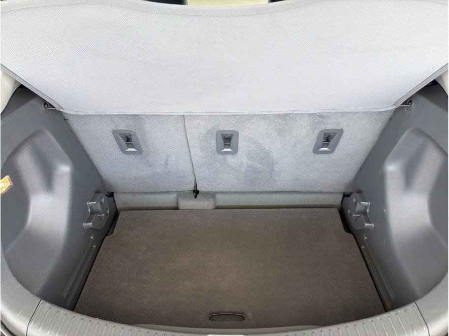 Used 2018 Chevrolet Bolt Premier w/ Driver Confidence II Package FWD image 12