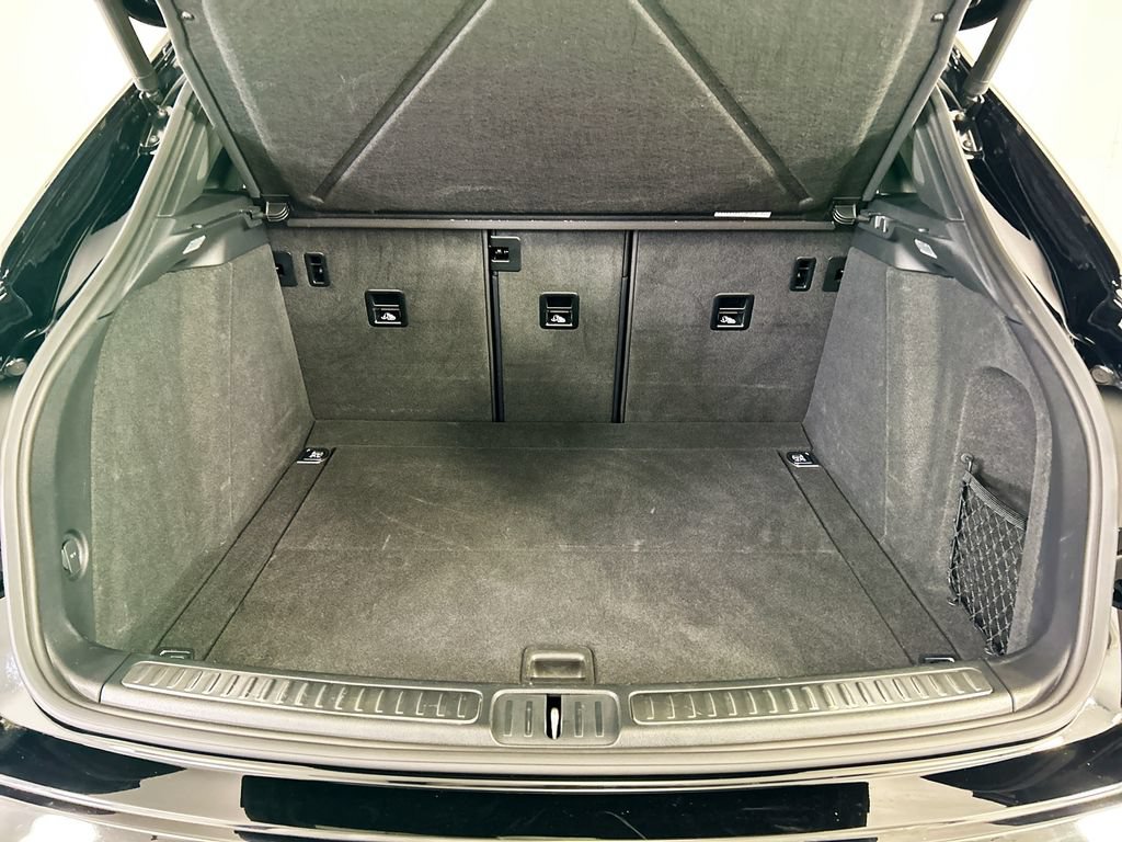 Certified 2024 Porsche Macan AWD/4WD image 28