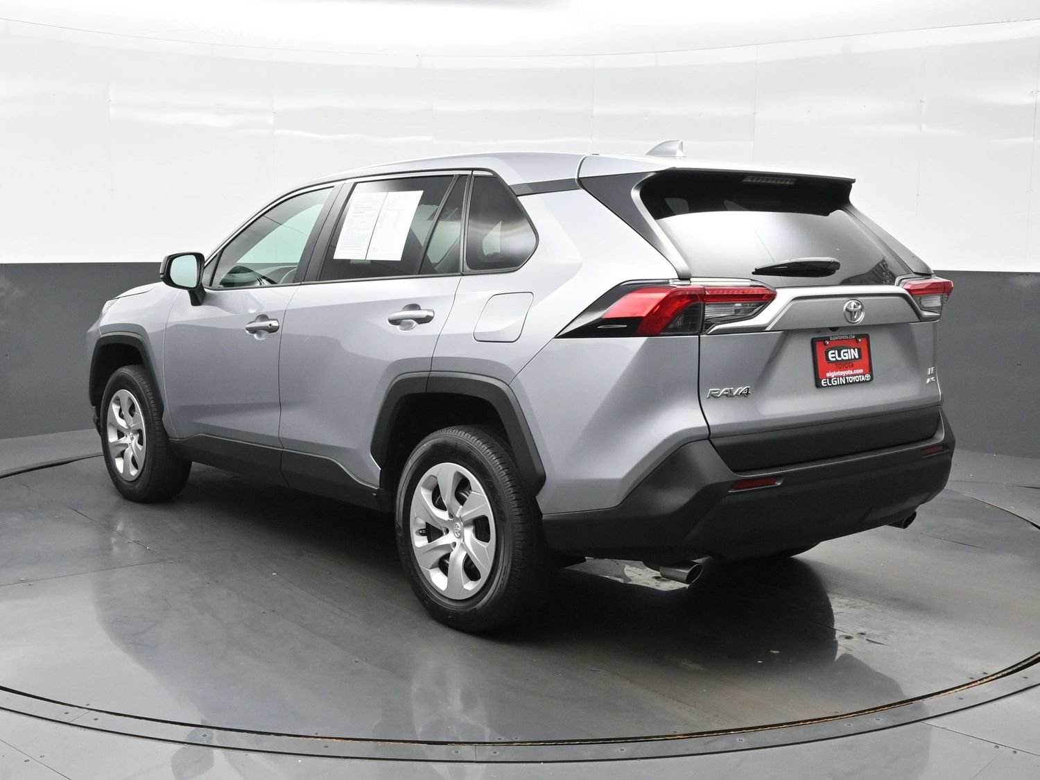 Used 2023 Toyota RAV4 LE AWD/4WD image 4