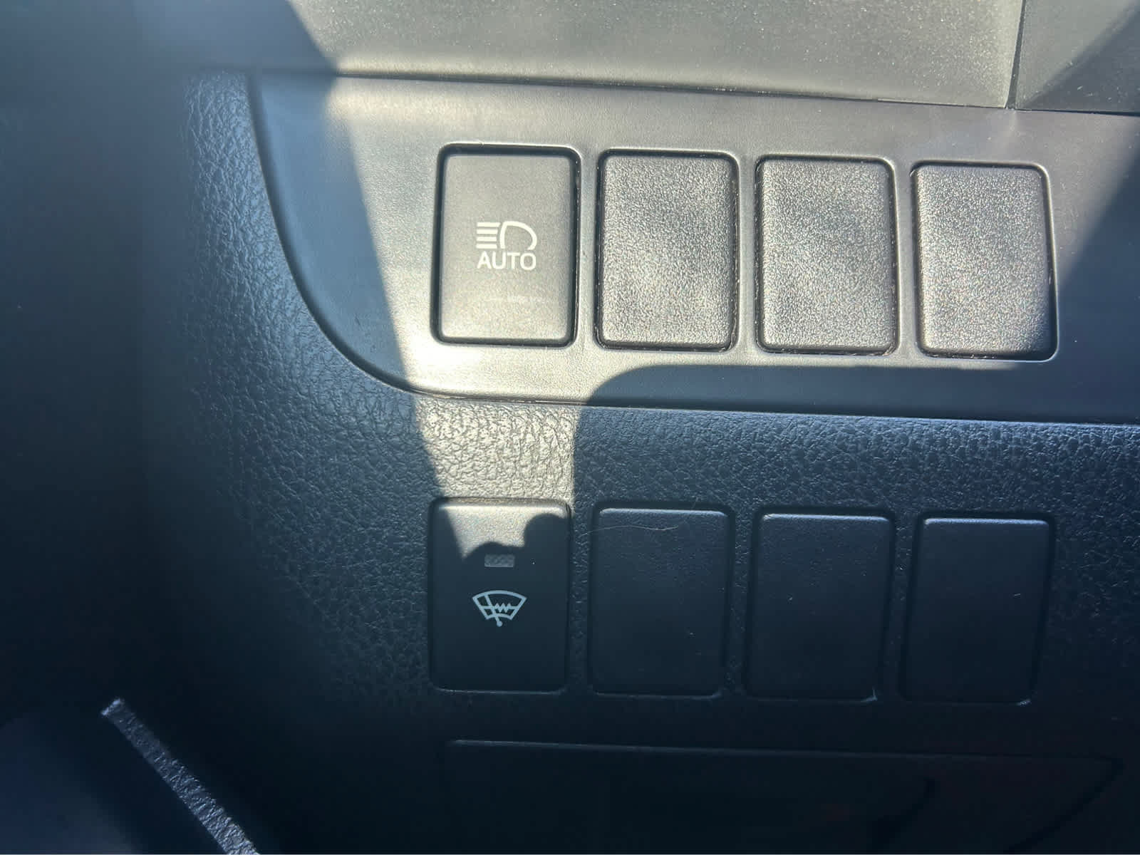 Used 2018 Toyota Highlander LE FWD image 39