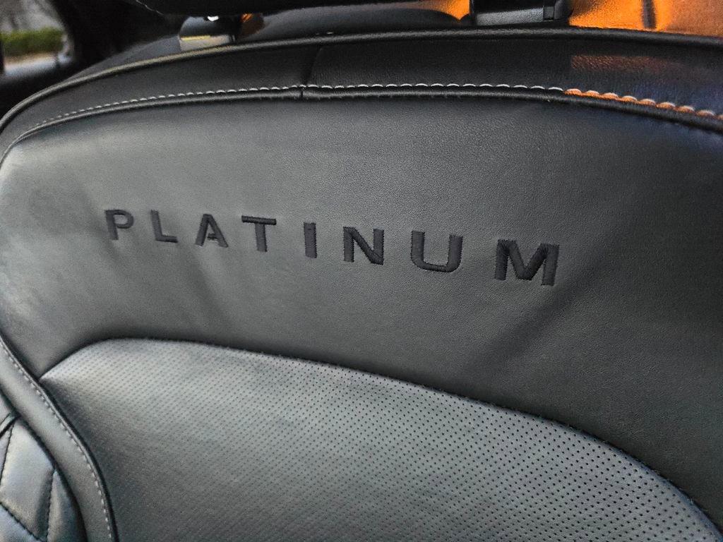 Used 2018 Ford Explorer Platinum image 31