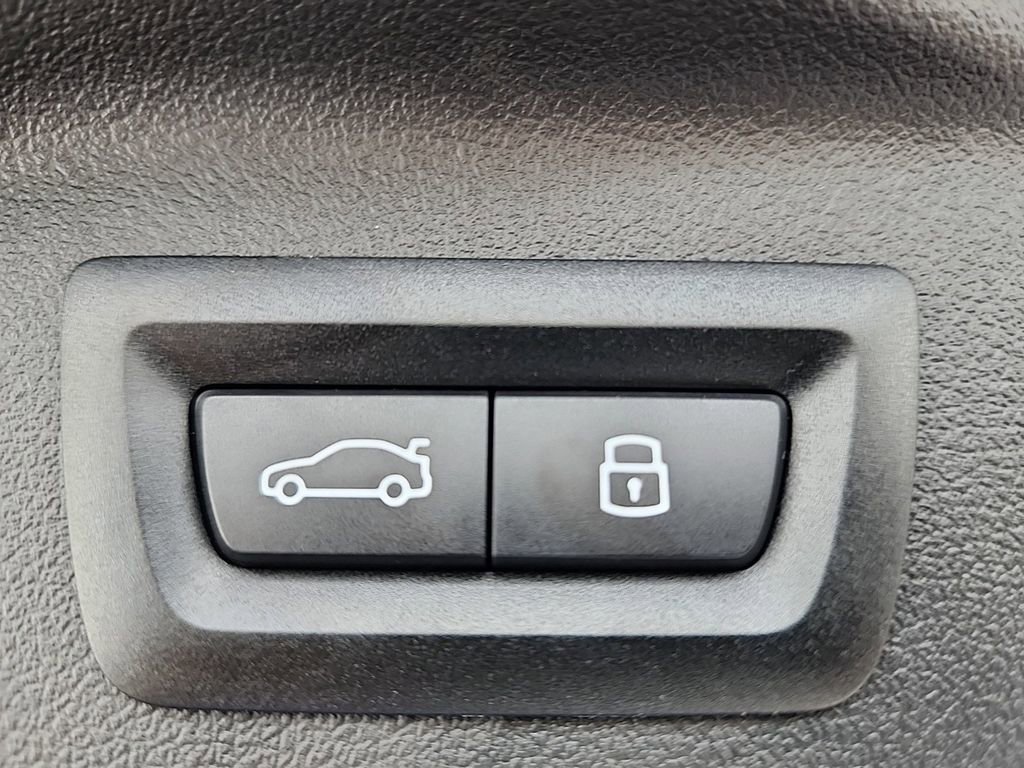 Used 2025 BMW X7 M60i image 18