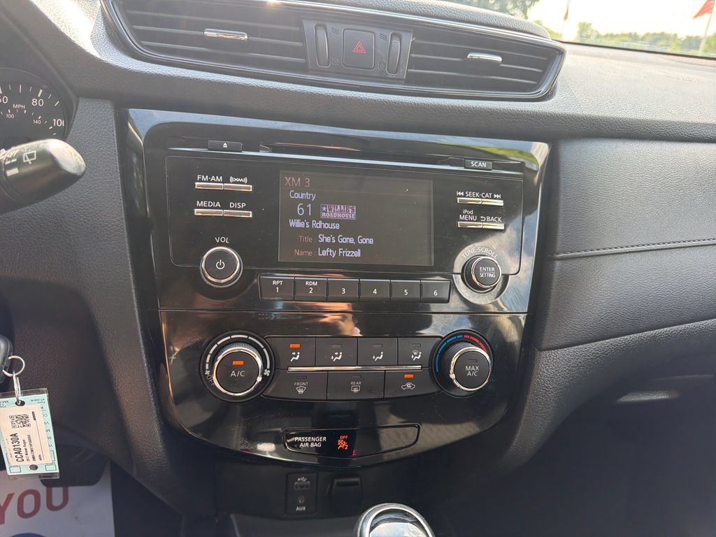 Used 2017 Nissan Rogue S AWD/4WD image 13