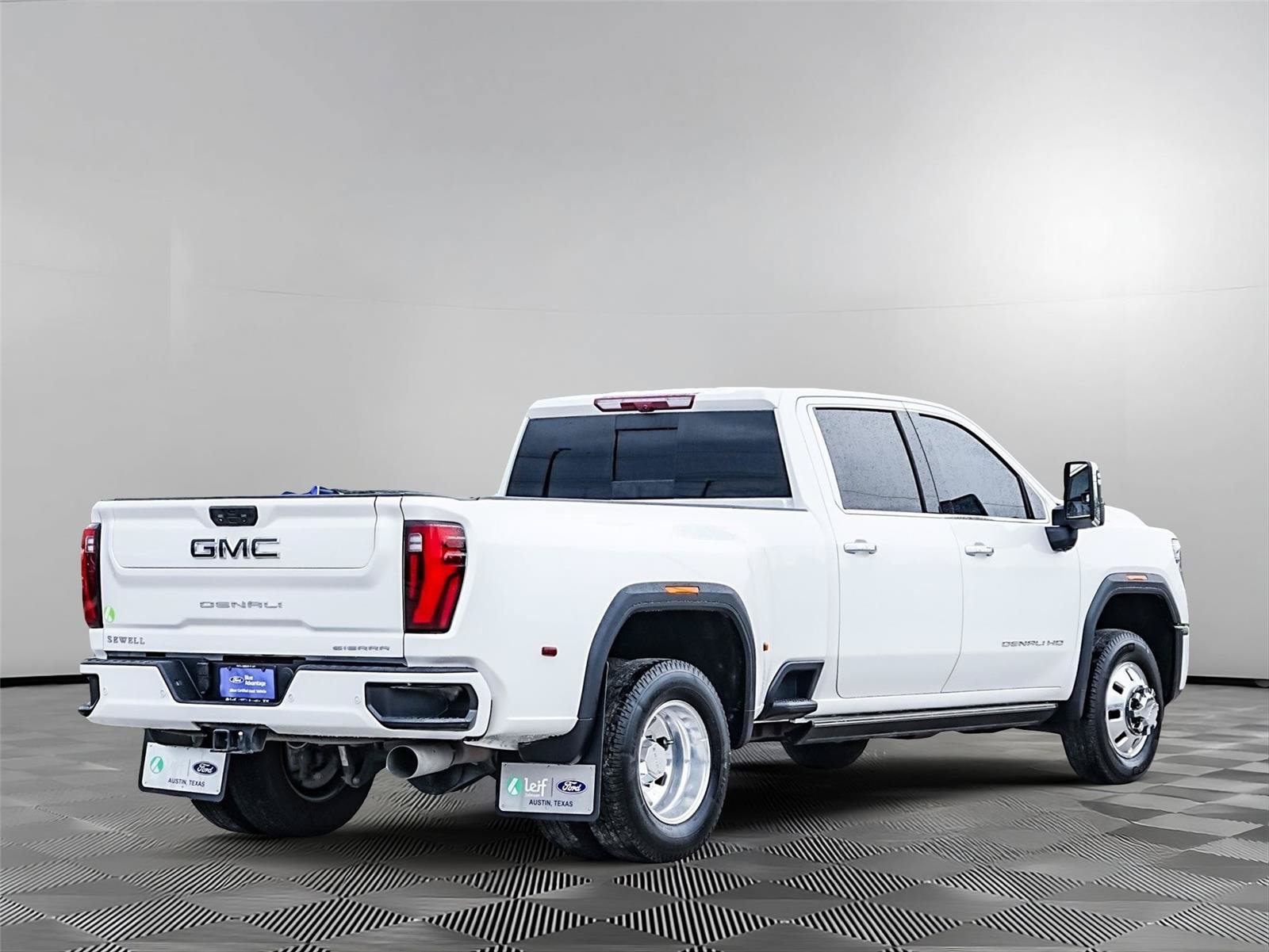 Used 2025 GMC Sierra 3500 Denali Ultimate AWD/4WD image 4