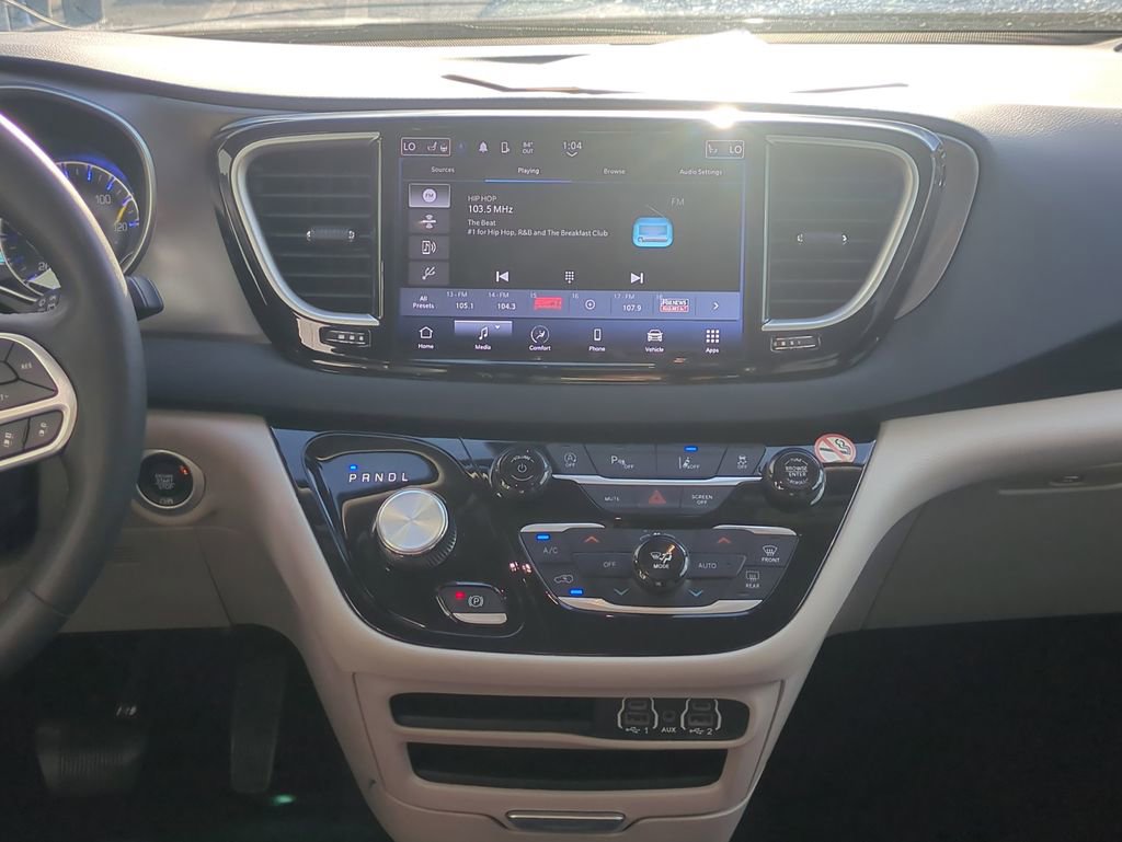 Used 2023 Chrysler Pacifica Touring-L image 20