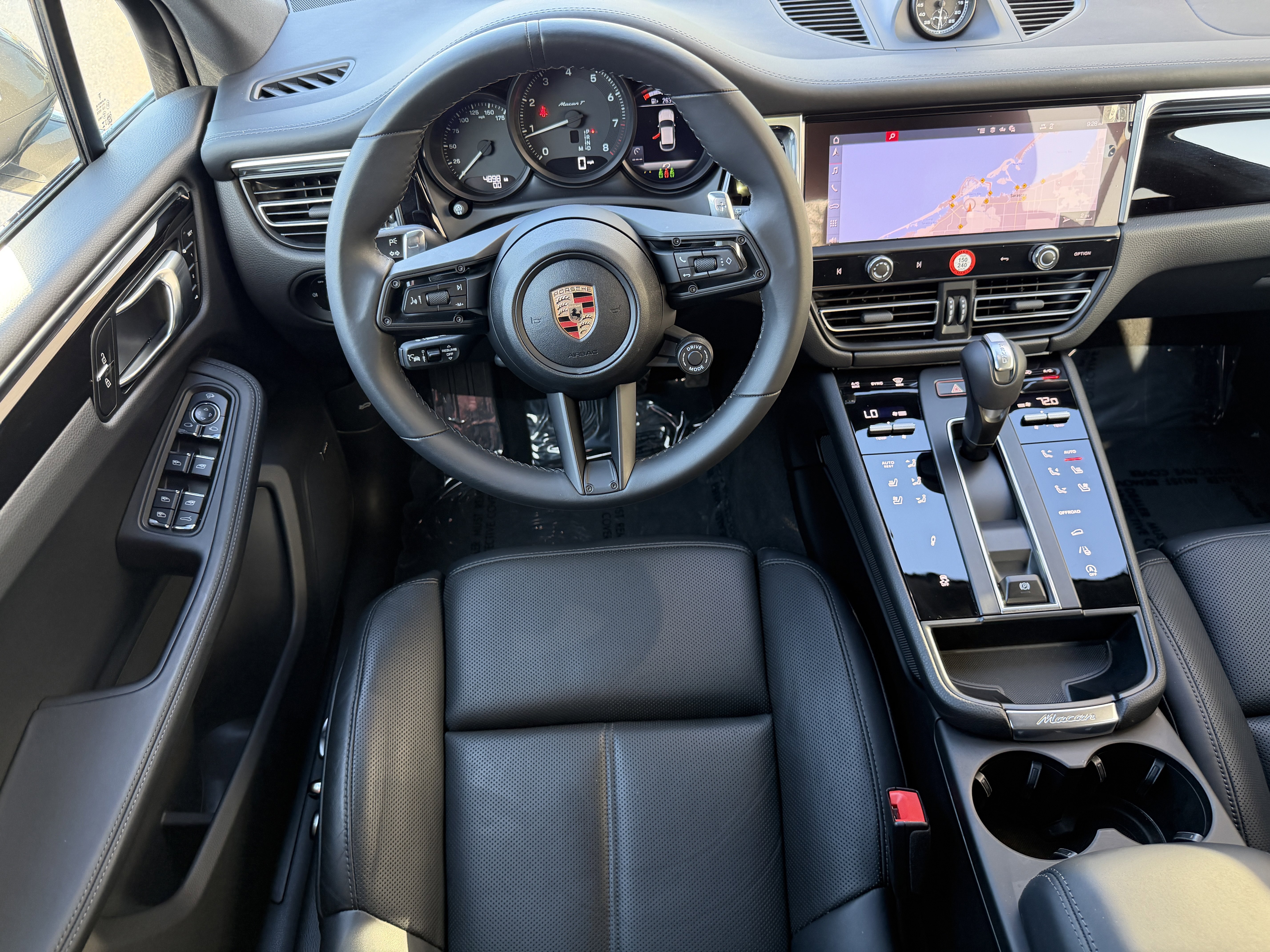 Certified 2025 Porsche Macan Turbo image 19