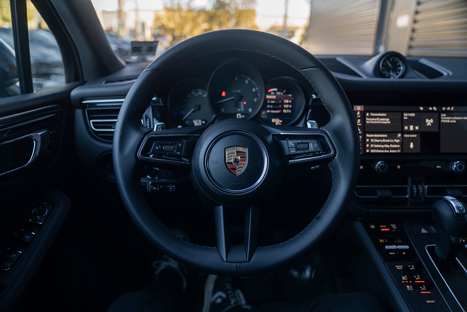 Certified 2025 Porsche Macan AWD/4WD image 6