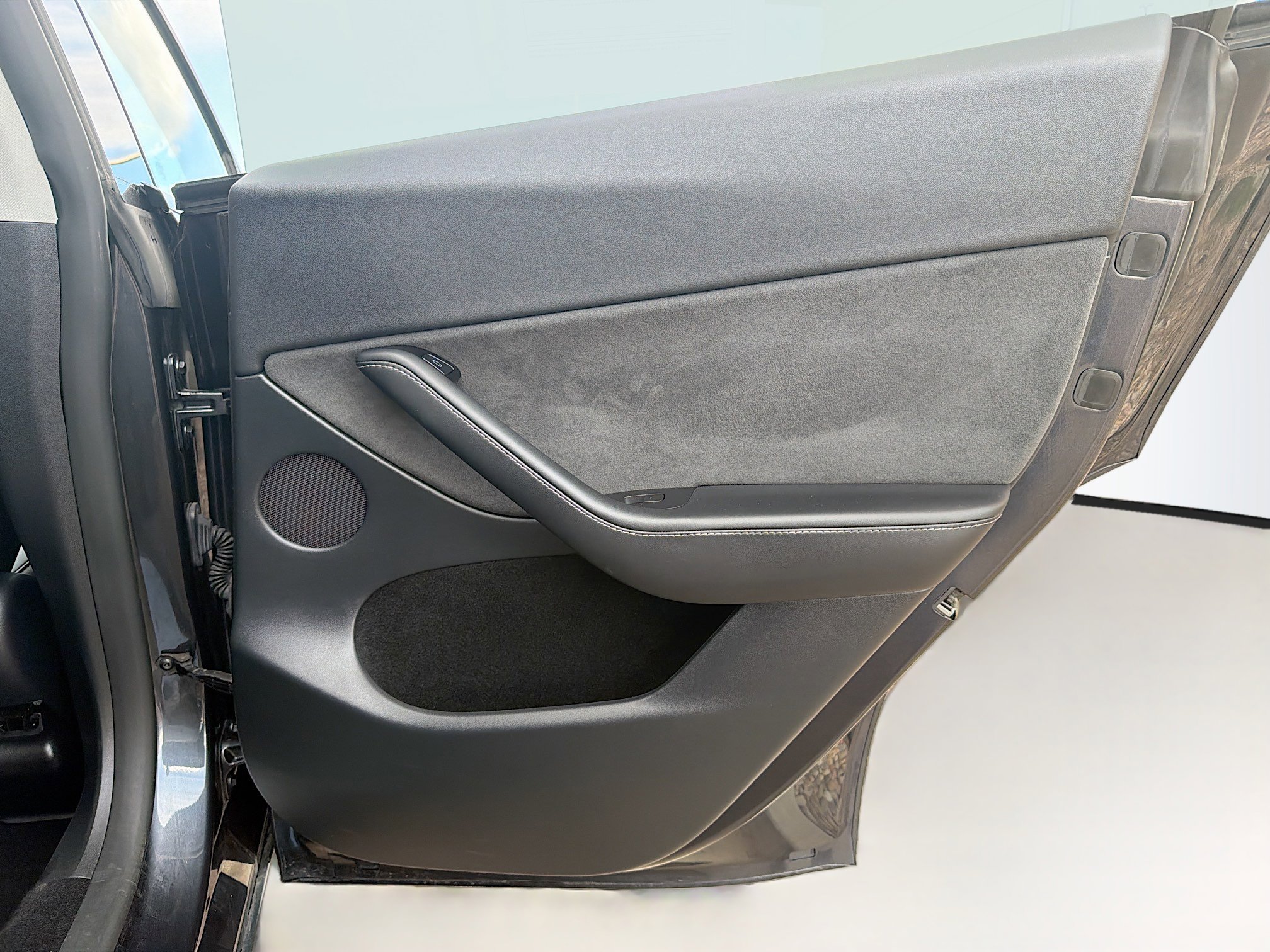 Used 2024 Tesla Model Y Long Range image 30