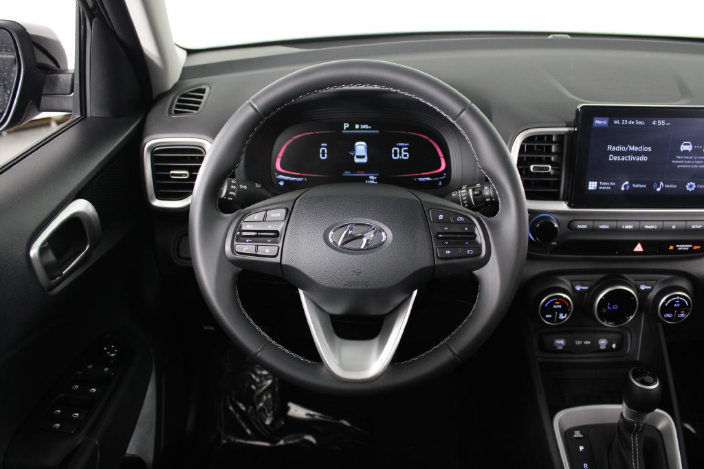 Certified 2026 Hyundai Venue SEL FWD image 10