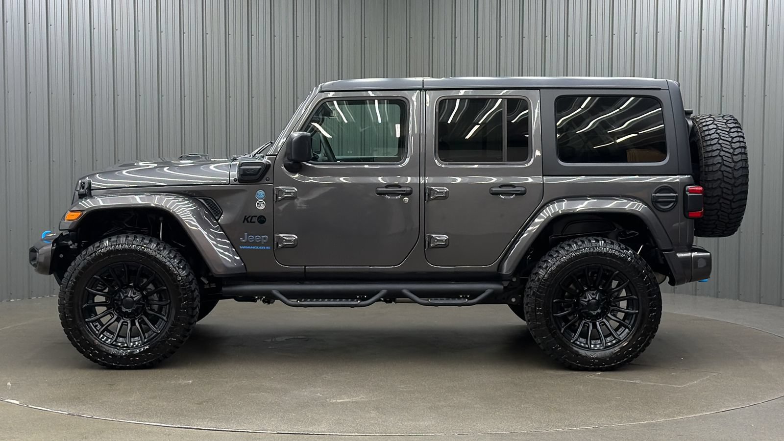 Used 2024 Jeep Wrangler Unlimited w/ Convenience Group AWD/4WD image 2