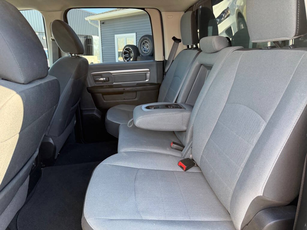 Used 2022 RAM 1500 Classic SLT w/ Electronics Convenience Group AWD/4WD image 37
