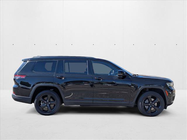 Used 2022 Jeep Grand Cherokee L Laredo image 4