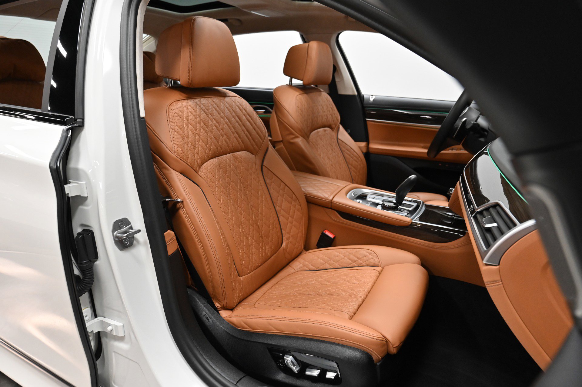 Used 2022 BMW M760i xDrive w/ Luxury Rear Seating Package image 37