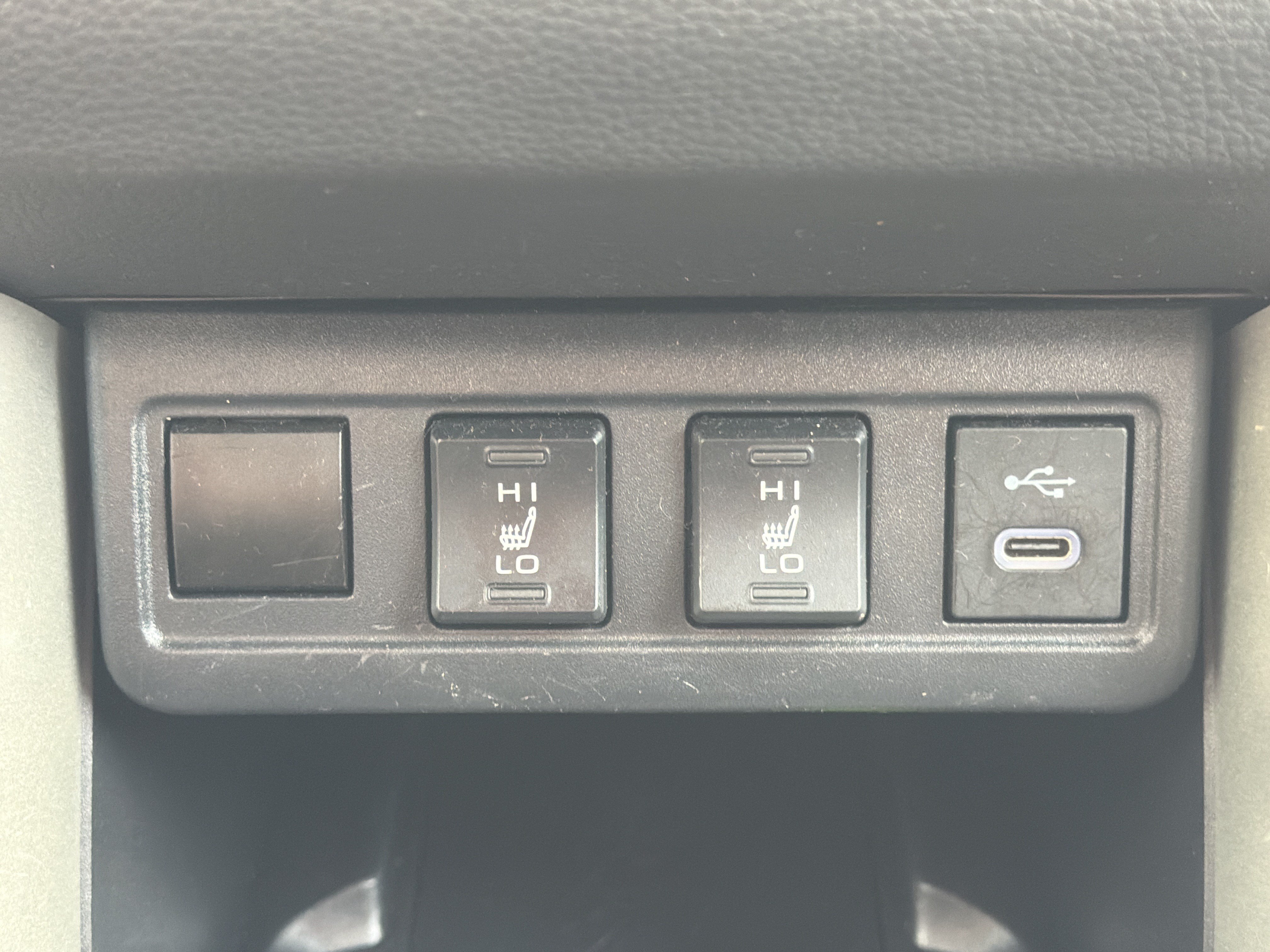 Used 2024 Toyota Corolla Cross XLE FWD image 8