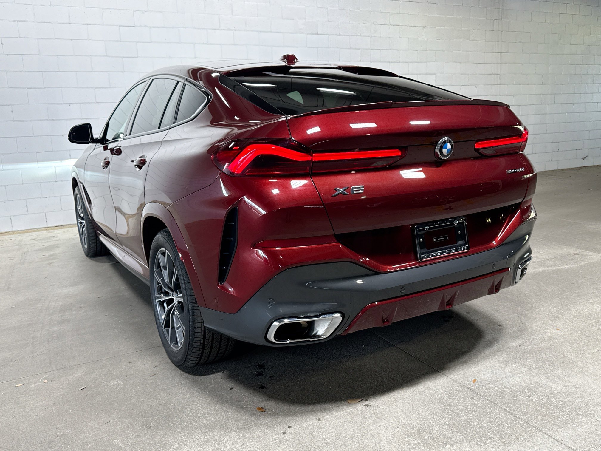 Used 2025 BMW X6 xDrive40i w/ Premium Package image 3