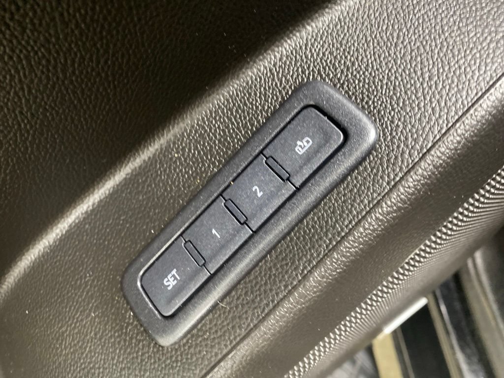 Used 2020 Chevrolet Tahoe LT w/ Luxury Package AWD/4WD image 39