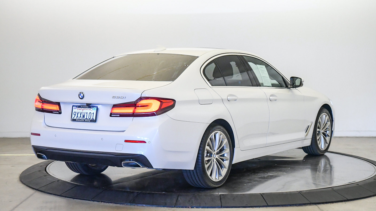Used 2023 BMW 530i w/ Convenience Package RWD image 5