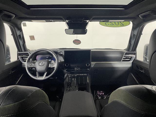 Used 2025 Lexus GX 550 AWD/4WD image 12