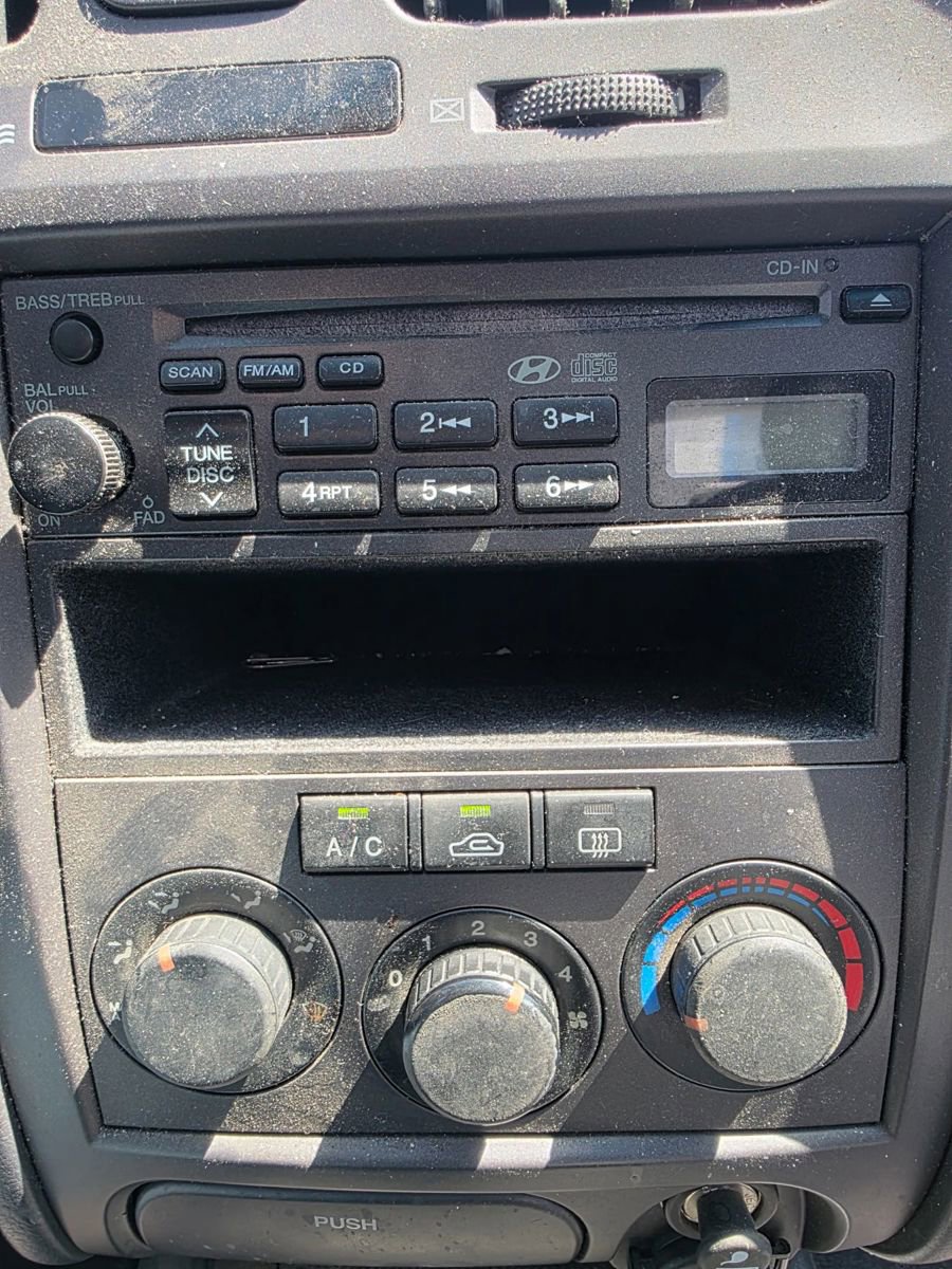 Used 2005 Hyundai Elantra GLS FWD image 13