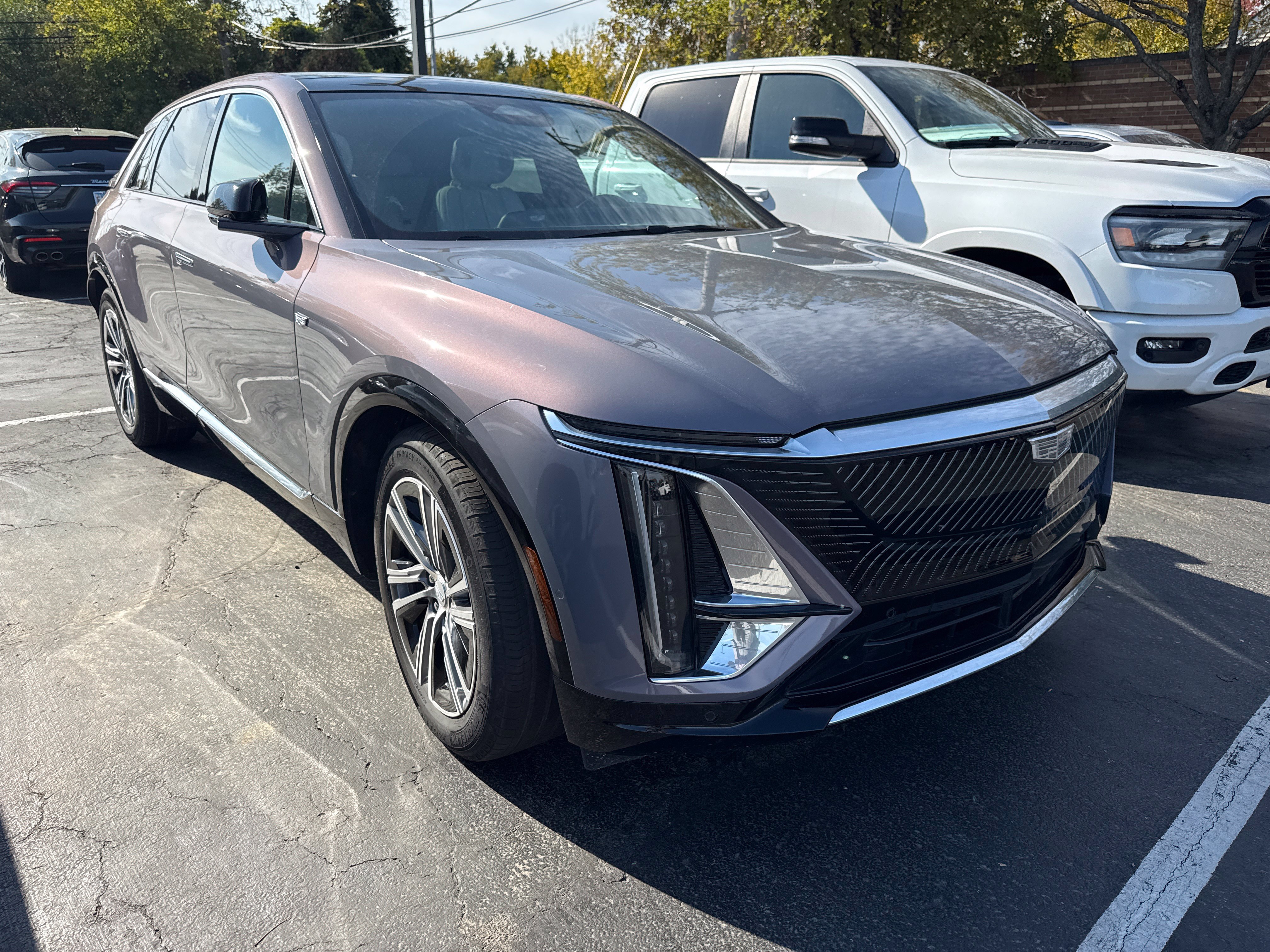 Used 2024 Cadillac Lyriq Luxury AWD/4WD image 1