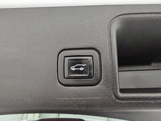 Used 2022 GMC Terrain Denali w/ Denali Premium Package AWD/4WD image 33