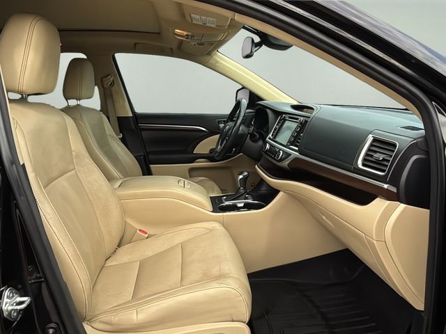 Used 2015 Toyota Highlander Limited Platinum AWD/4WD image 11
