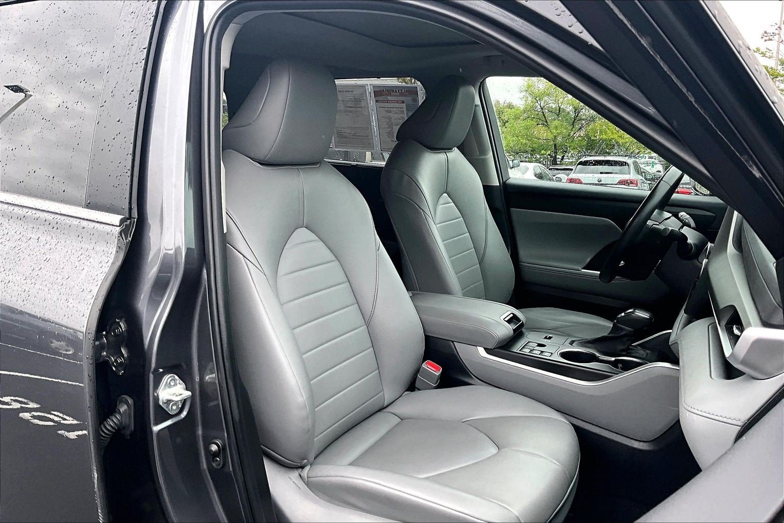 Used 2023 Toyota Highlander XLE AWD/4WD image 7
