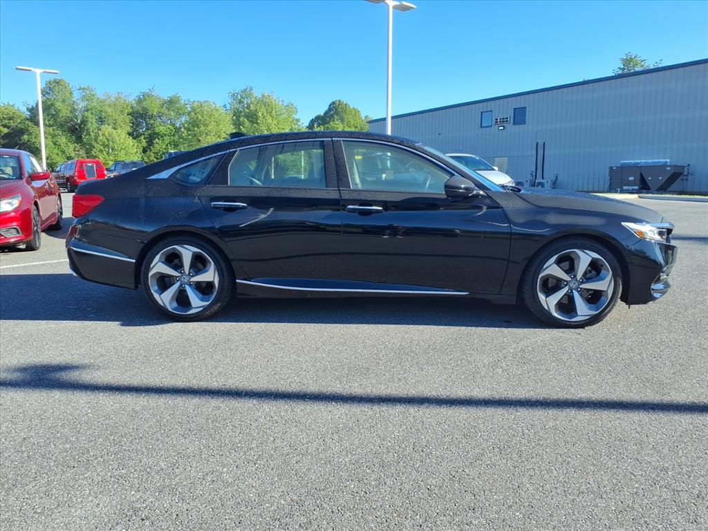 Used 2018 Honda Accord Touring image 3
