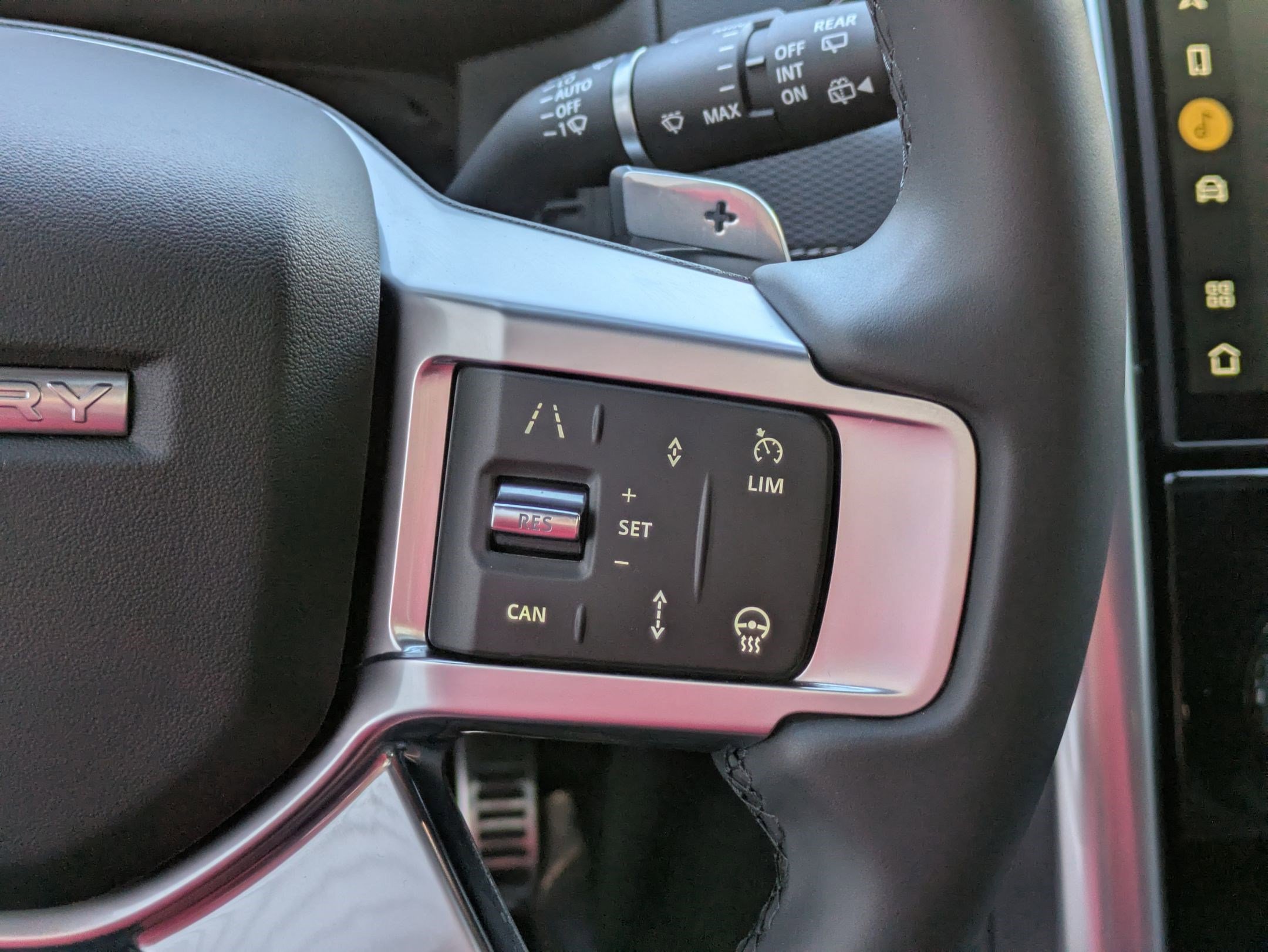 Used 2024 Land Rover Discovery Dynamic SE image 20