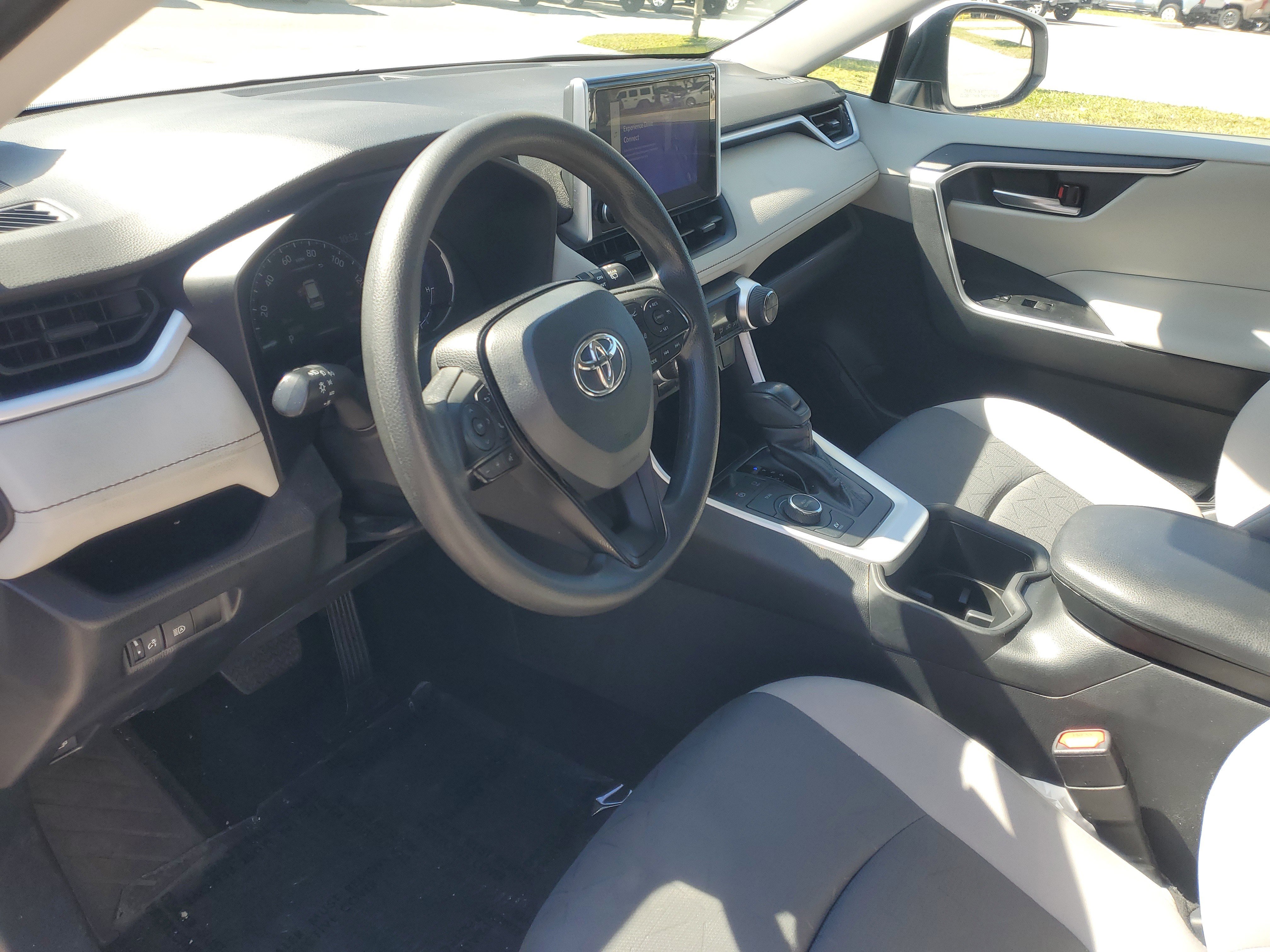Used 2024 Toyota RAV4 XLE image 16