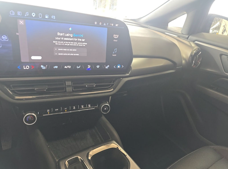 Used 2024 Chevrolet Equinox EV RS FWD image 16